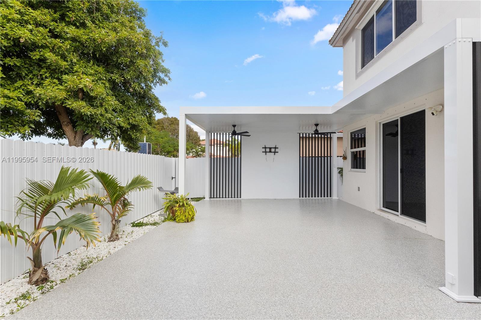 A B AT TAMIAMI TRAIL PHAS - Residential Lease