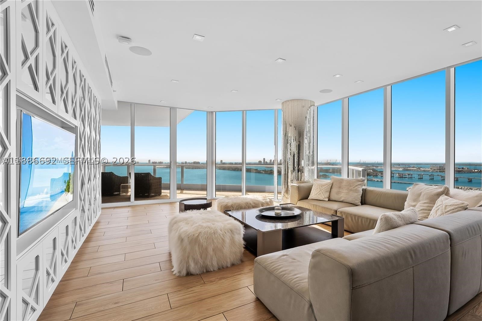 2020 N Bayshore Dr 2702