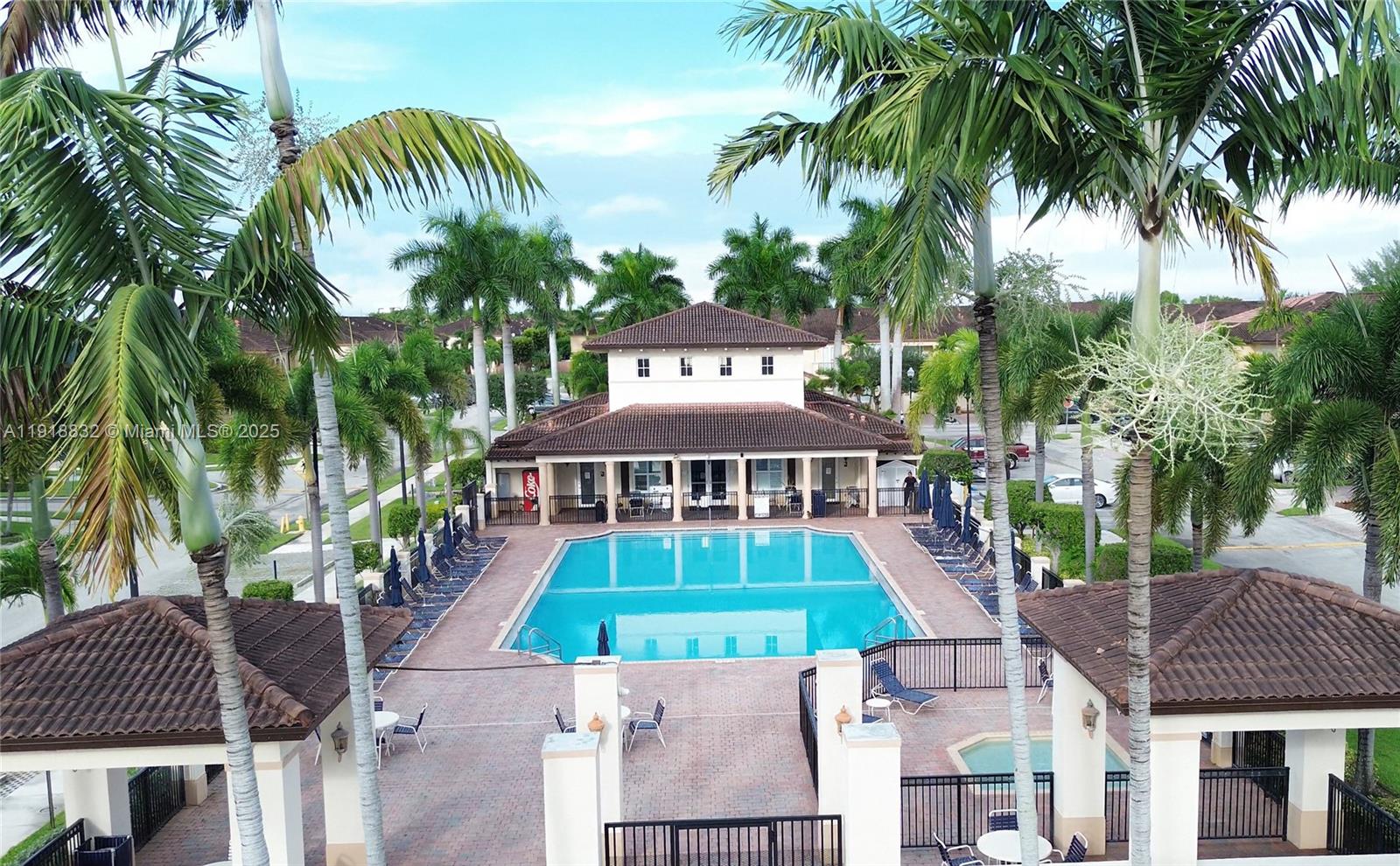 COURTS AT TUSCANY - Residential