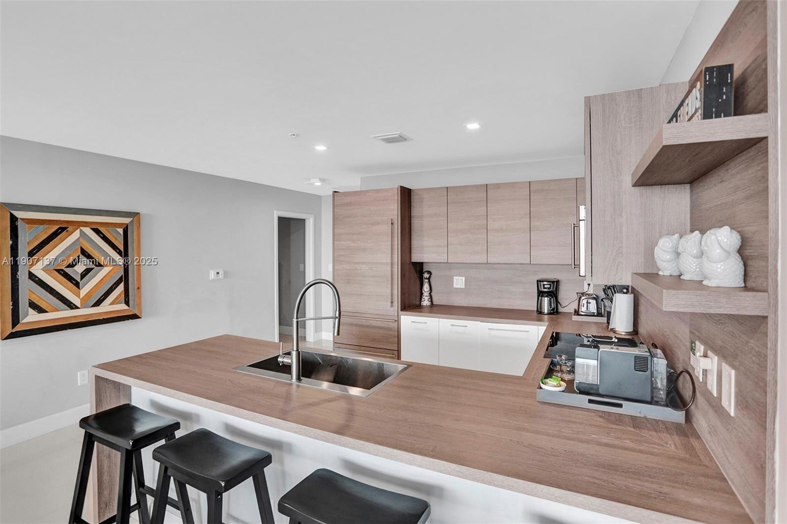 400 SUNNY ISLES CONDO EAS - Residential Lease