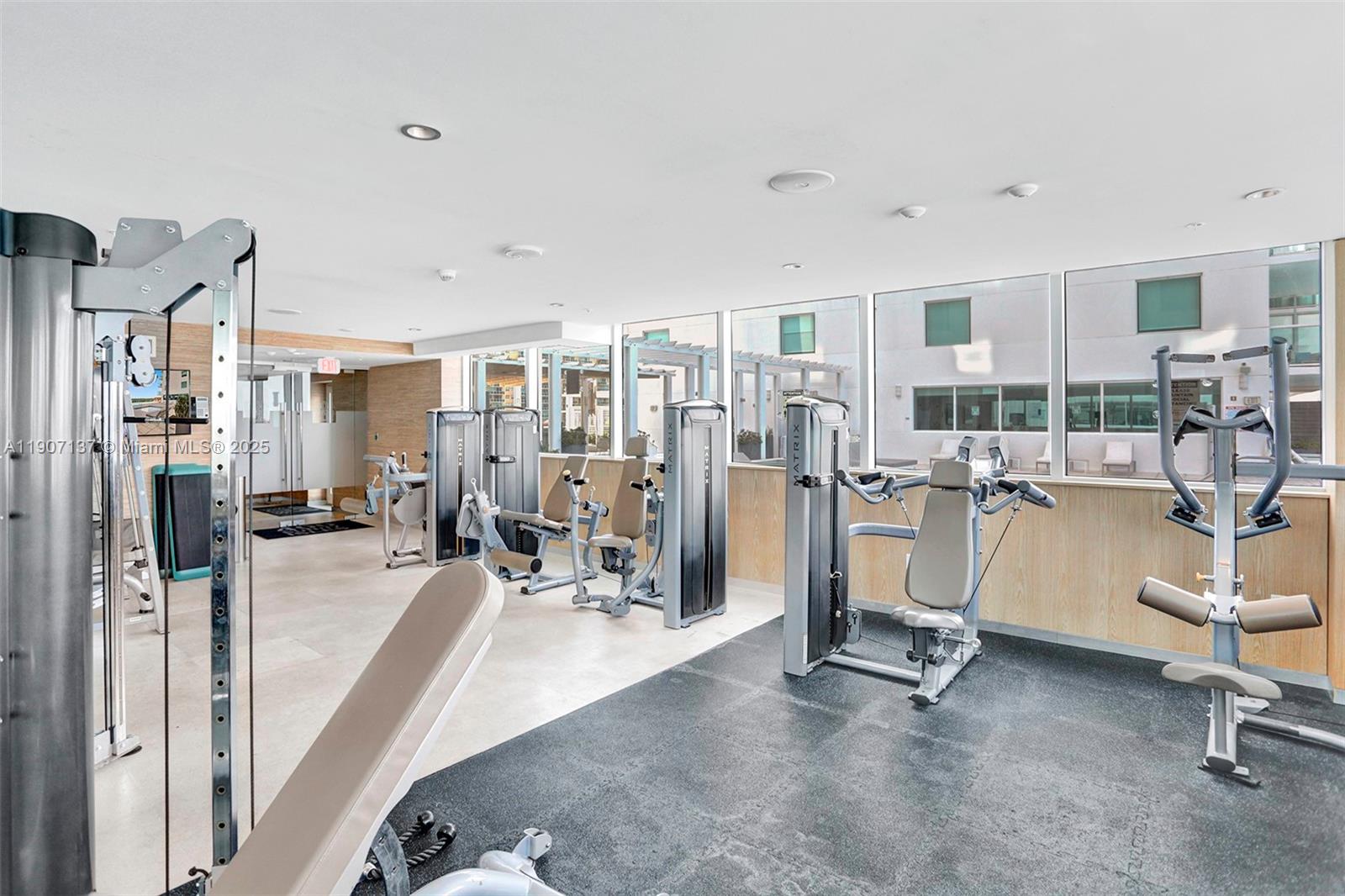 400 SUNNY ISLES CONDO EAS - Residential Lease