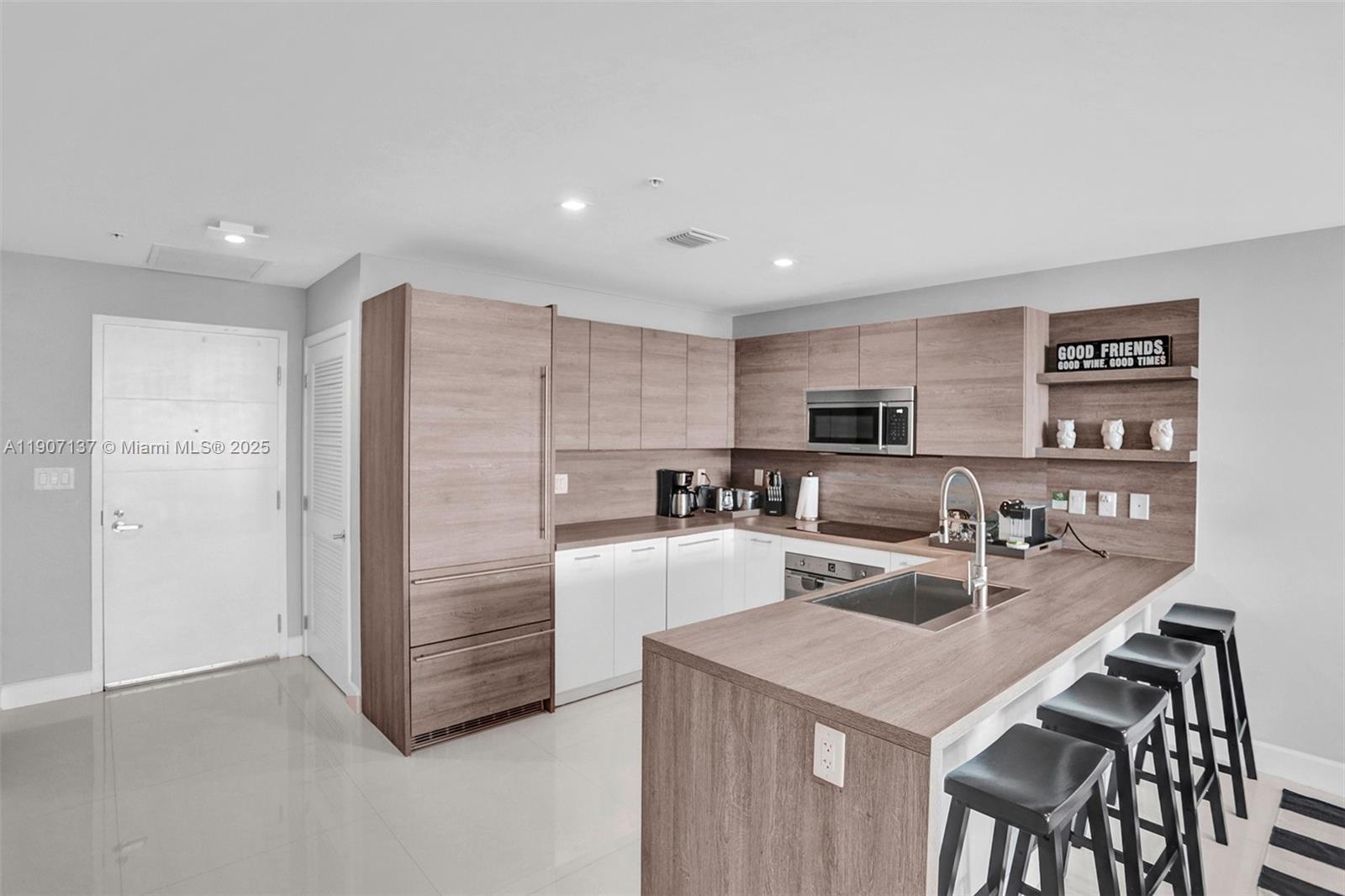 400 SUNNY ISLES CONDO EAS - Residential Lease