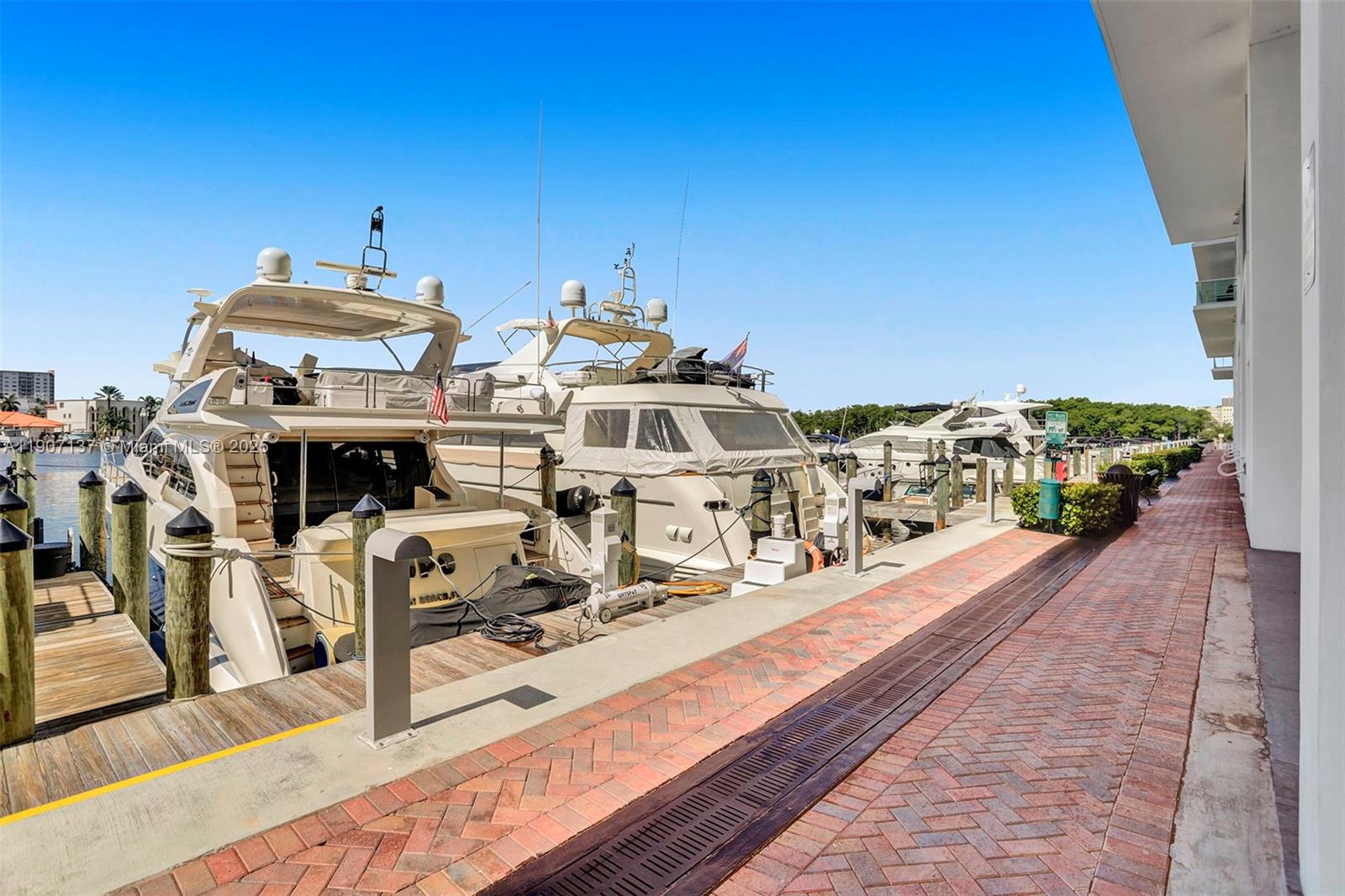 400 SUNNY ISLES CONDO EAS - Residential Lease