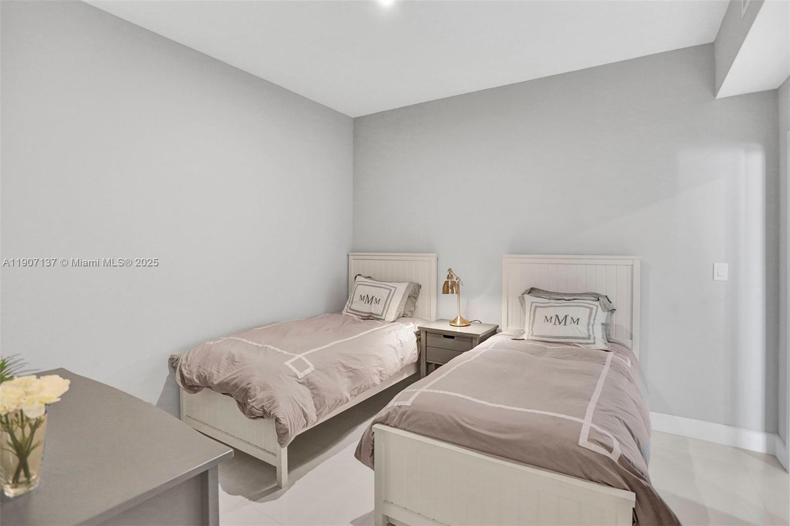 400 SUNNY ISLES CONDO EAS - Residential Lease