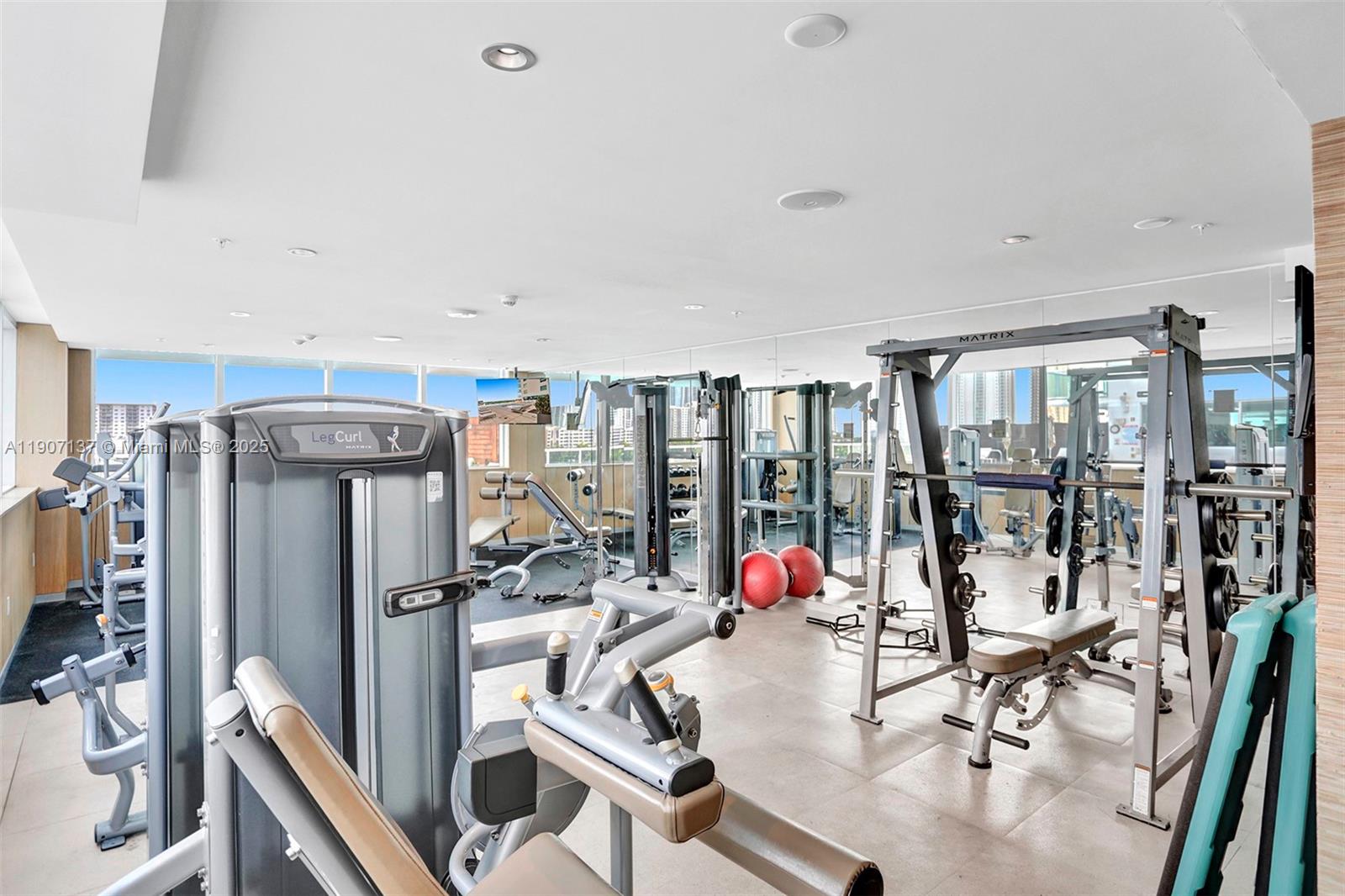 400 SUNNY ISLES CONDO EAS - Residential Lease