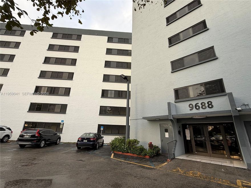 First floor unit, Spacious 1 bed 1 bath freshly painted ready for move in! Walking distance from schools and shopping centers. Washer and dryer room access on each floor. Ready to move in.