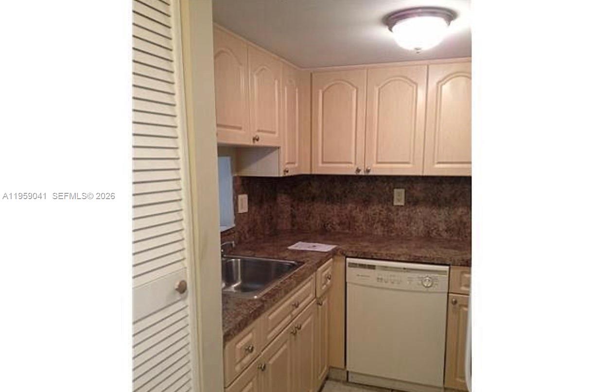 GOLFVIEW CL FONTAINBL PK - Residential Lease