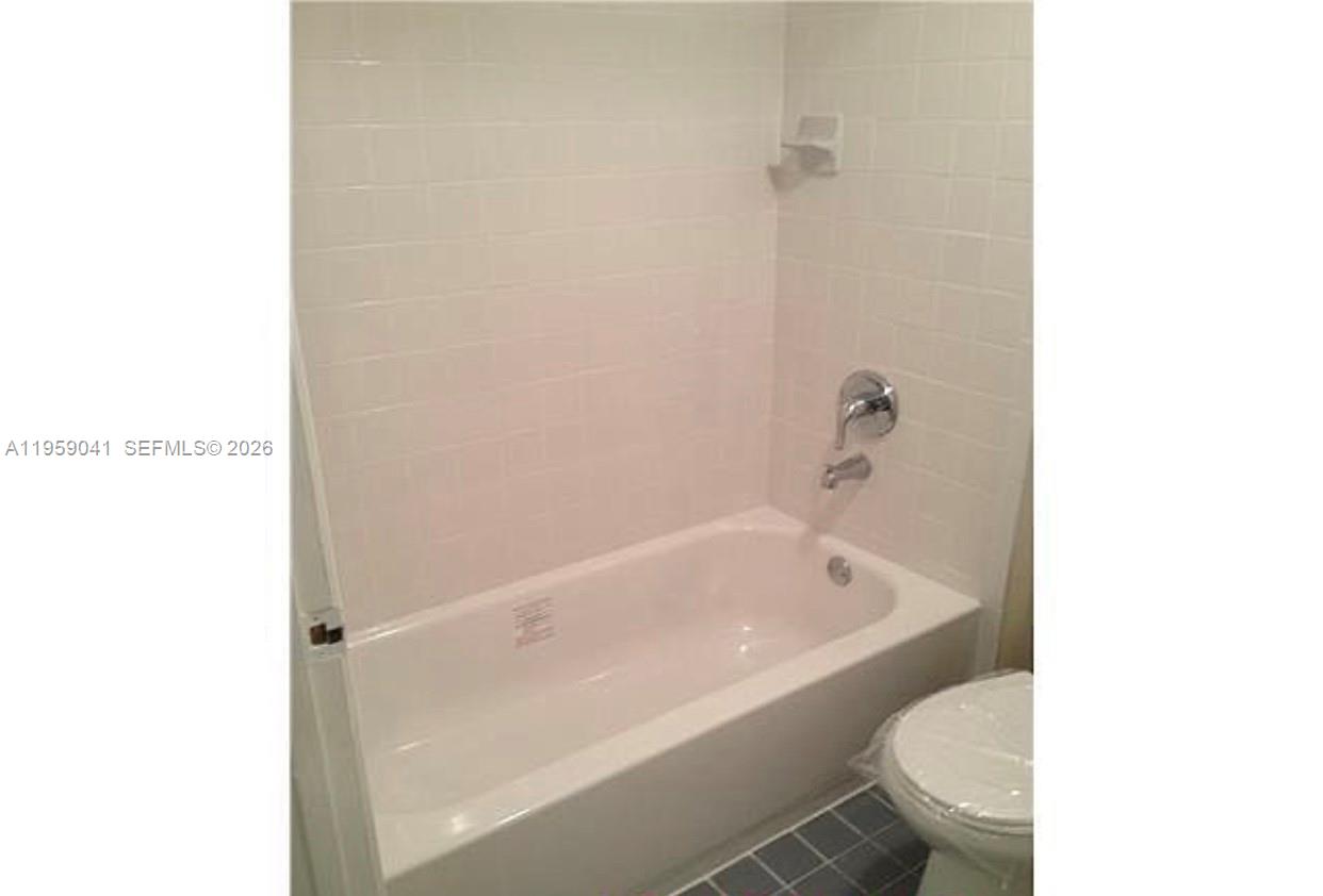 GOLFVIEW CL FONTAINBL PK - Residential Lease