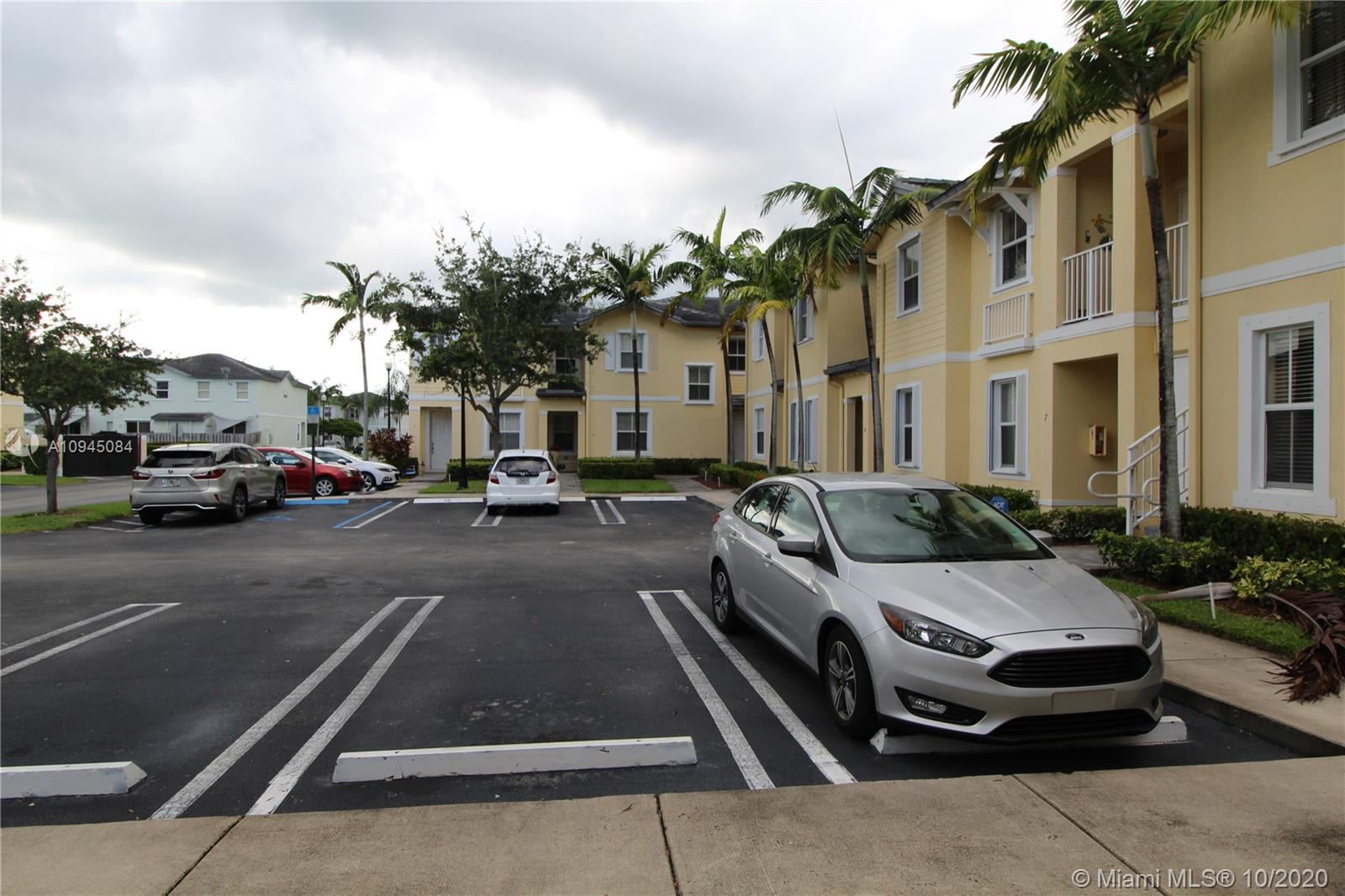 FIJI CONDO NO 3 - Residential