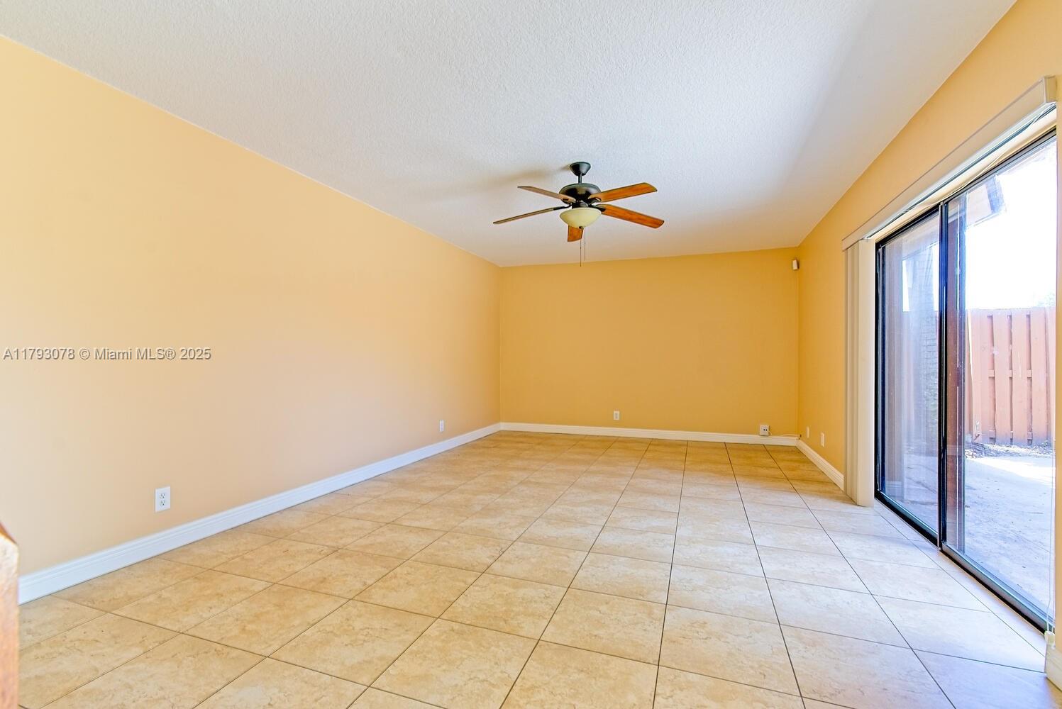 2585 Garden Ct