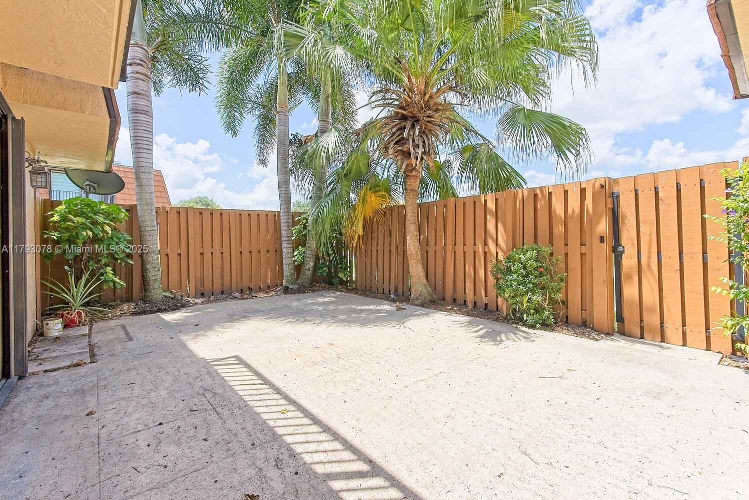 2585 Garden Ct