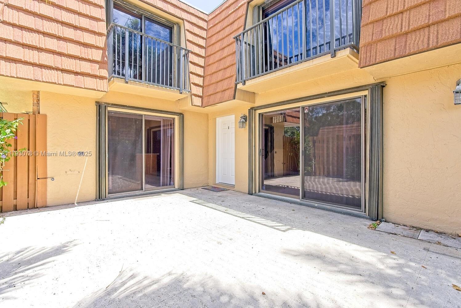 2585 Garden Ct