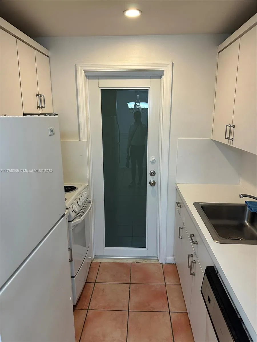 Key Biscayne, Florida 33149, United States, 1 Bedroom Bedrooms, ,1 BathroomBathrooms,Residential,Active,110289