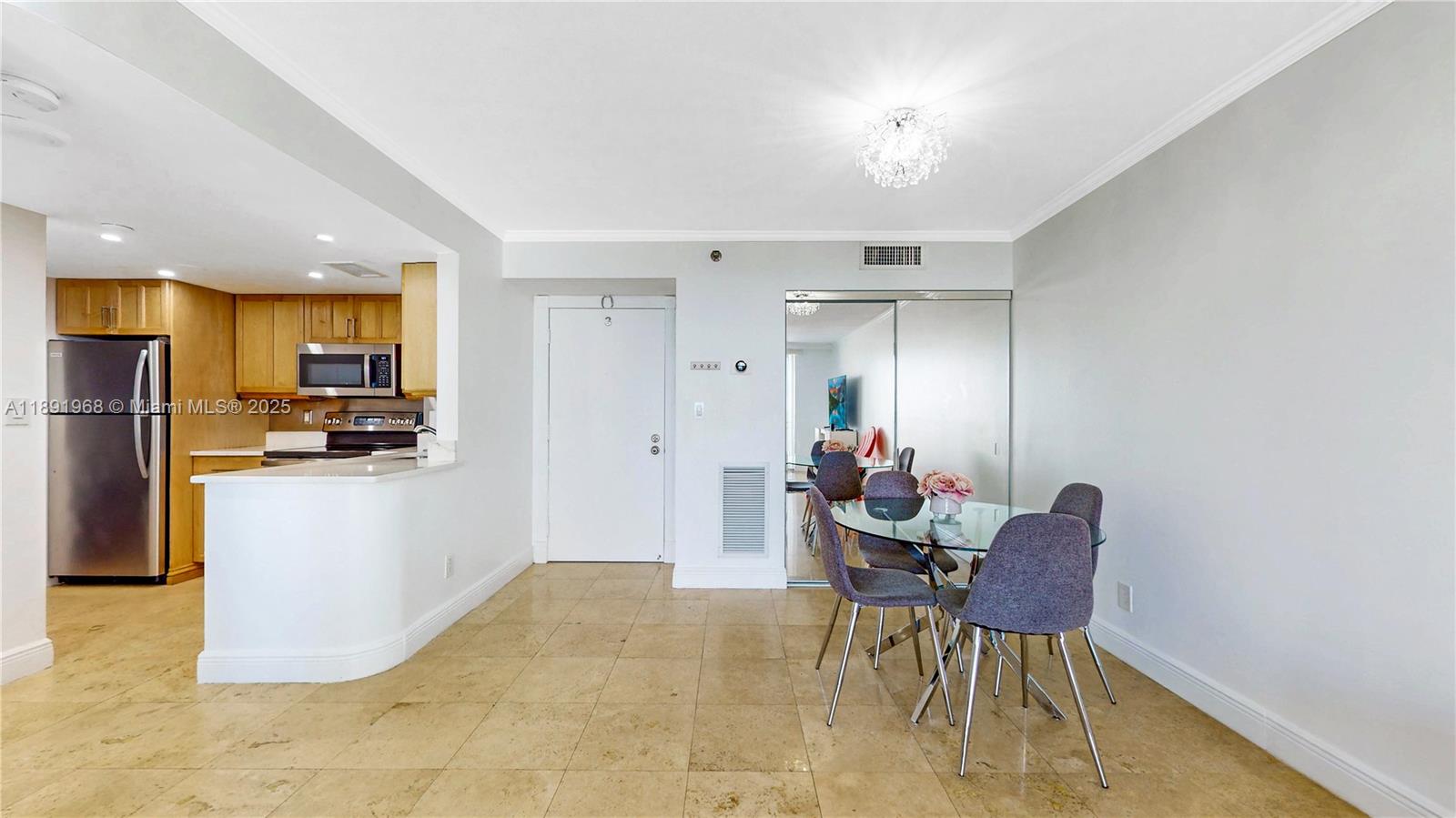 ISOLA CONDO - Residential