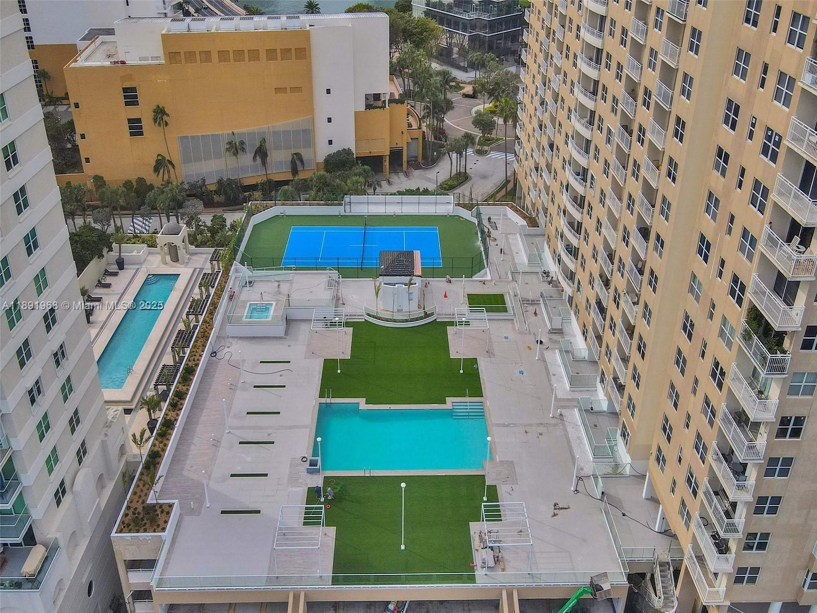 Experience waterfront luxury living at its pinnacle at this Brickell Key Condo sanctuary. Sleek kitchen with stainless steel appliances, washer & dryer, and white quartz countertops. The Isola condominium features full-service amenities, including valet, 24/7 security, a bay-view fitness center, tennis courts, a waterfront deck, an outdoor bar/lounge, social rooms, a business center, a BBQ area, and on-site management. Resort style living, with easy walking access to all of Brickell.