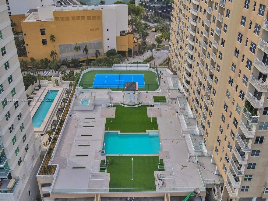 Experience waterfront luxury living at its pinnacle at this Brickell Key Condo sanctuary. Sleek kitchen with stainless steel appliances, washer & dryer, and white quartz countertops. The Isola condominium features full-service amenities, including valet, 24/7 security, a bay-view fitness center, tennis courts, a waterfront deck, an outdoor bar/lounge, social rooms, a business center, a BBQ area, and on-site management. Resort style living, with easy walking access to all of Brickell.