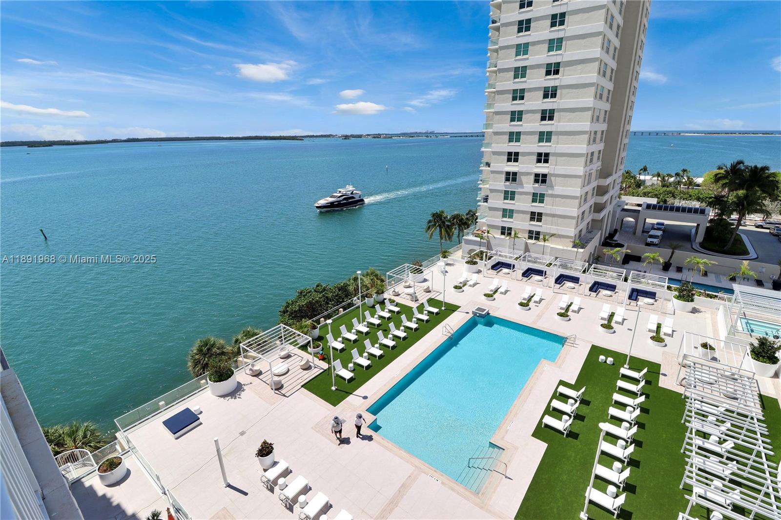 ISOLA CONDO - Residential
