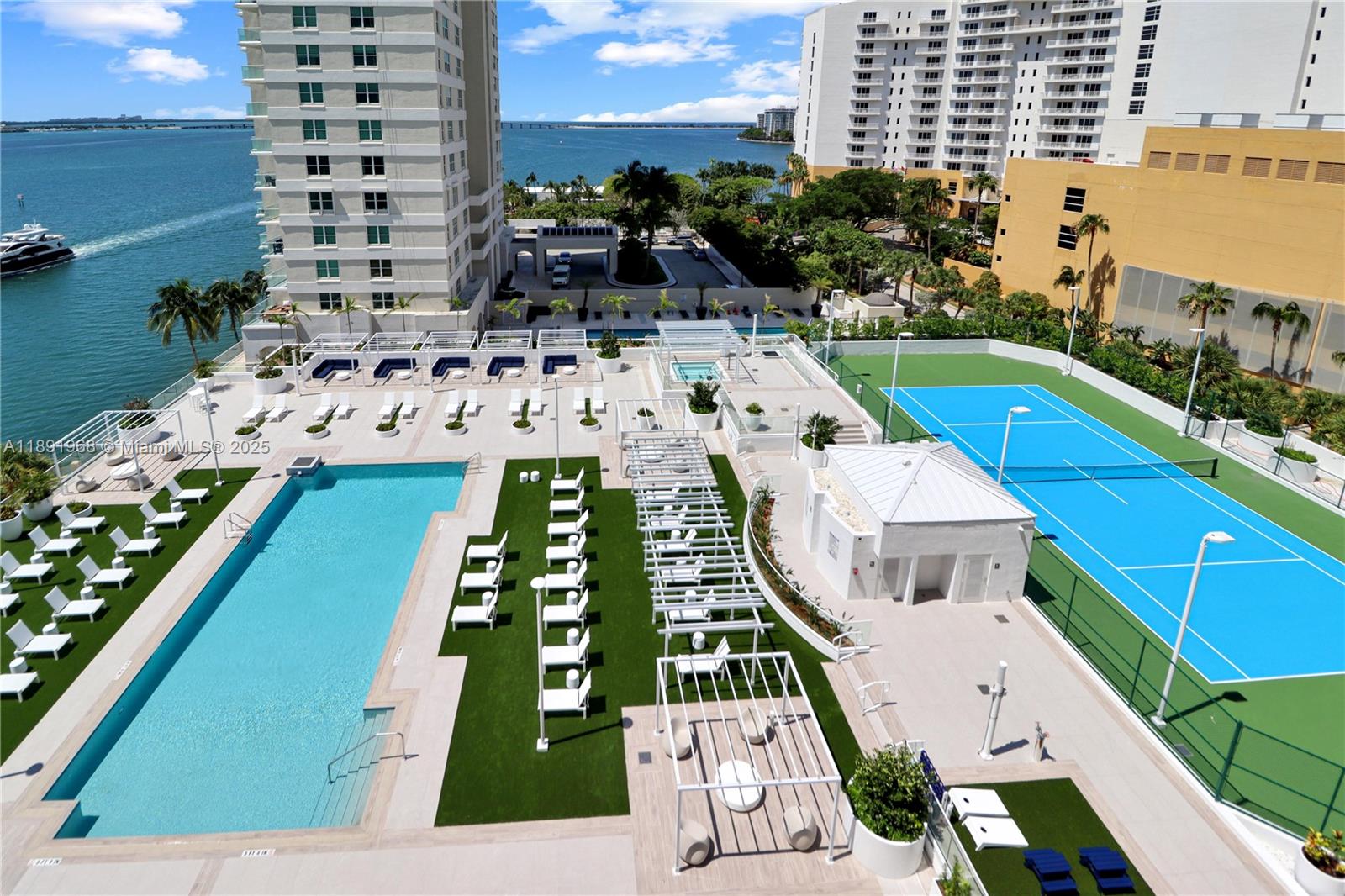 ISOLA CONDO - Residential