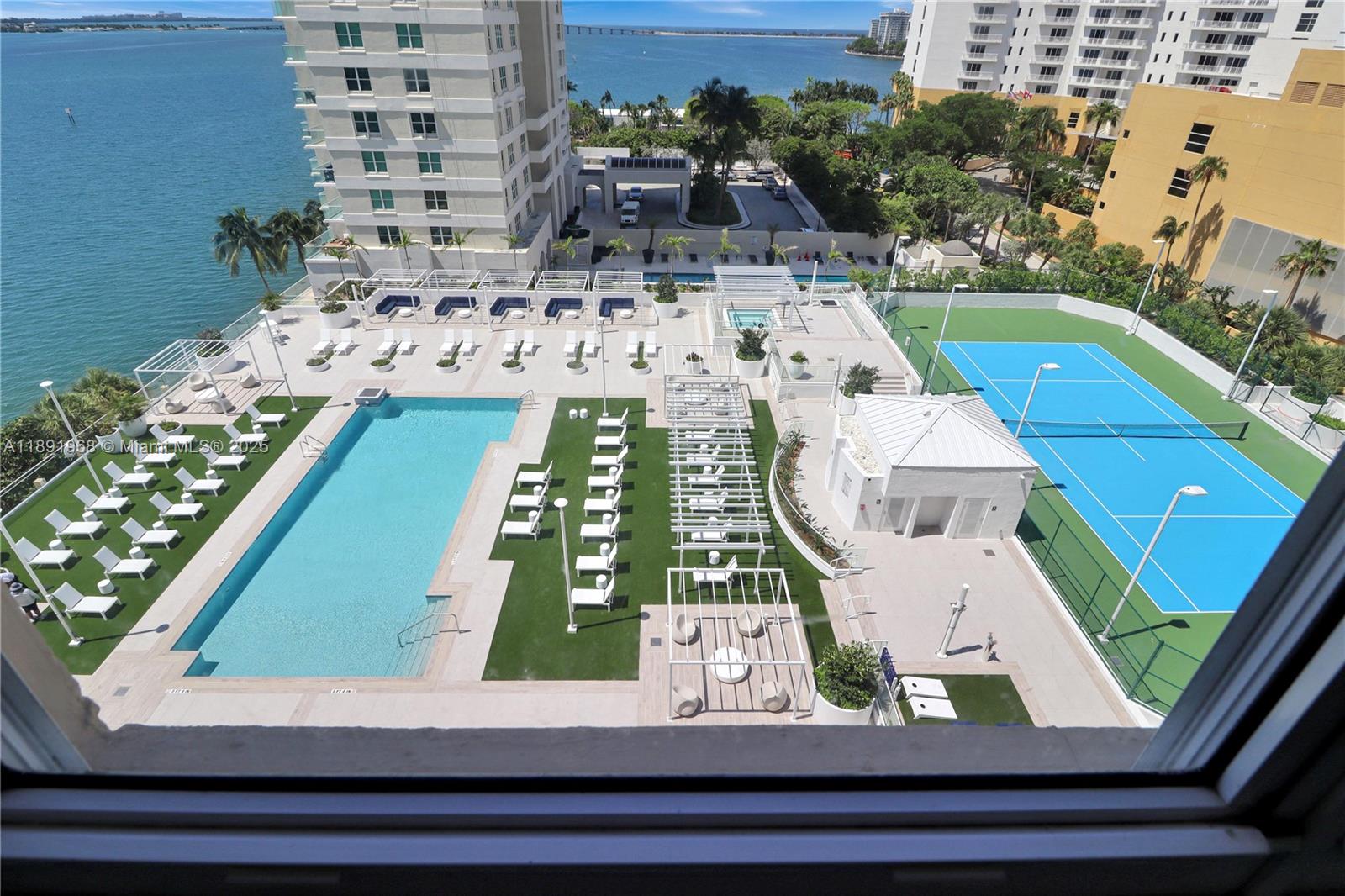 ISOLA CONDO - Residential