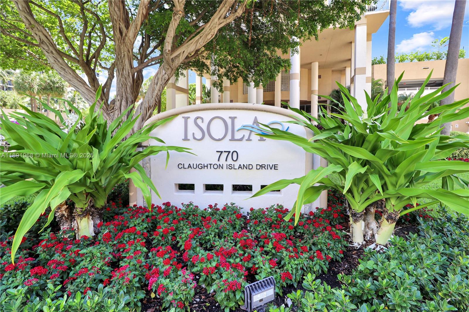 ISOLA CONDO - Residential