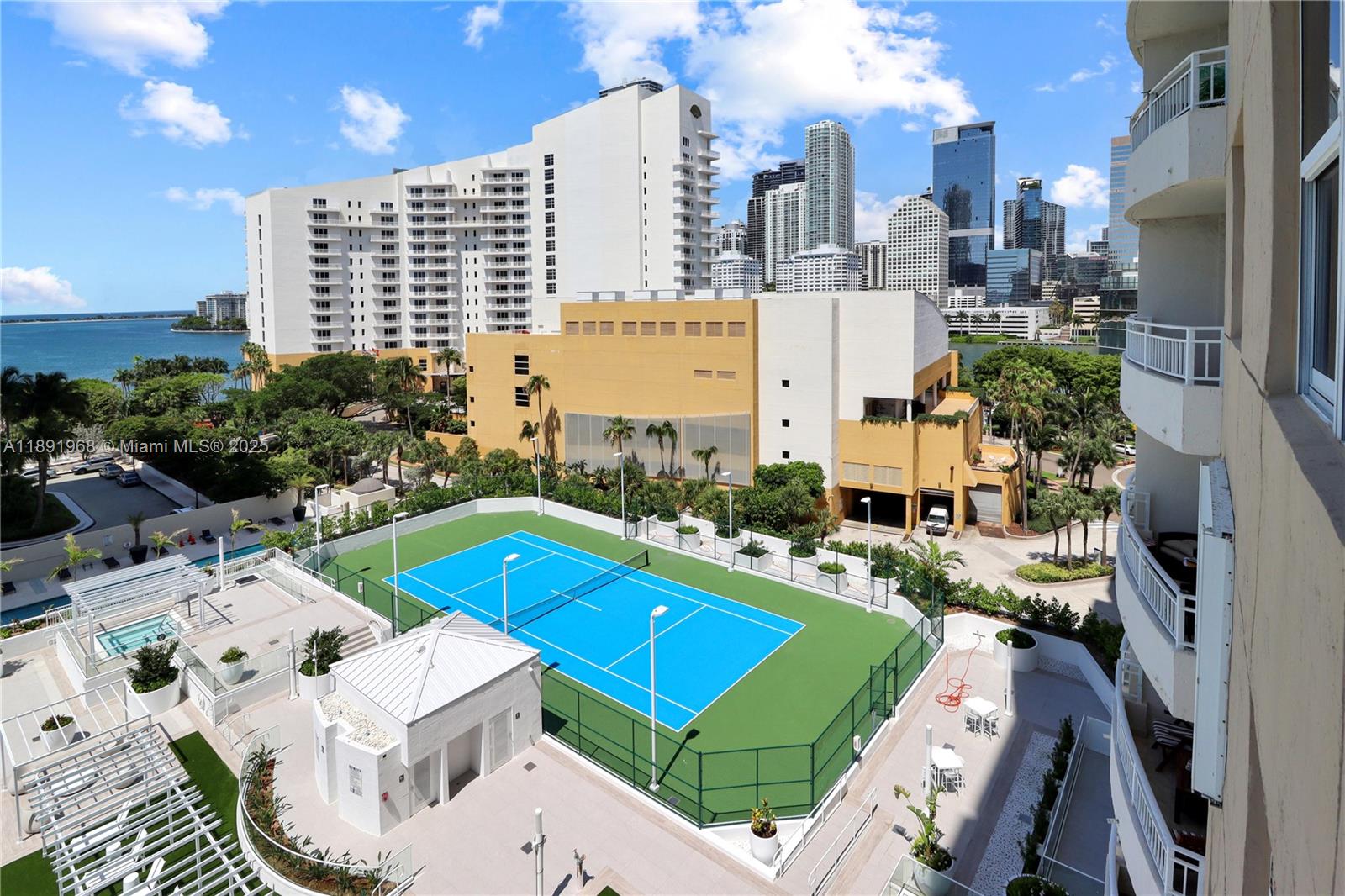 ISOLA CONDO - Residential