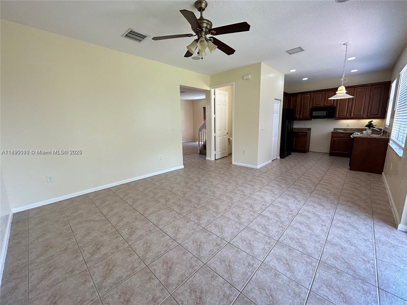 MINI ASSEMBLAGE PUD 1 - Residential Lease
