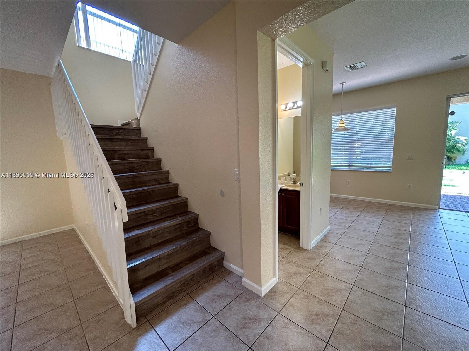 MINI ASSEMBLAGE PUD 1 - Residential Lease