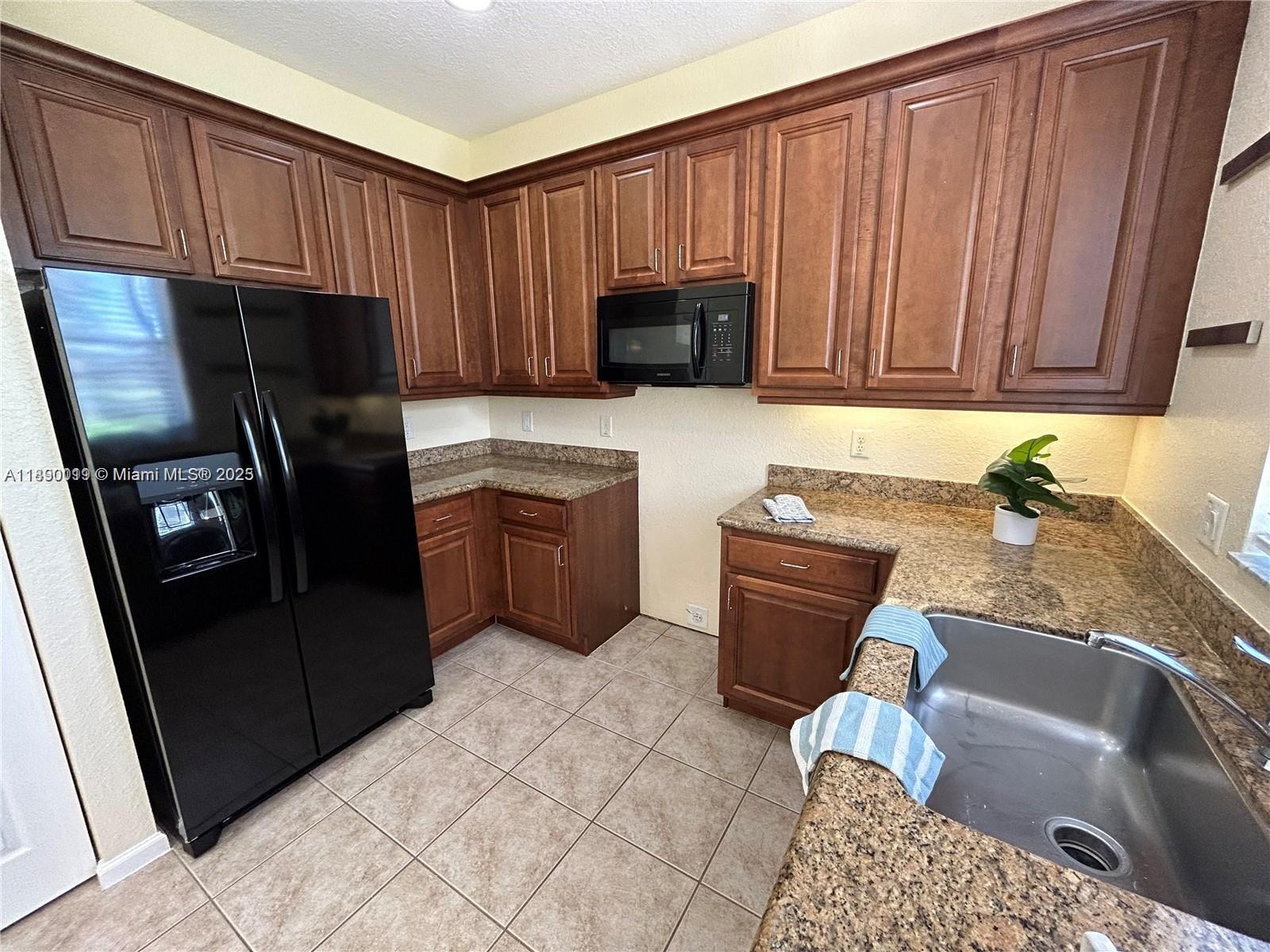 MINI ASSEMBLAGE PUD 1 - Residential Lease