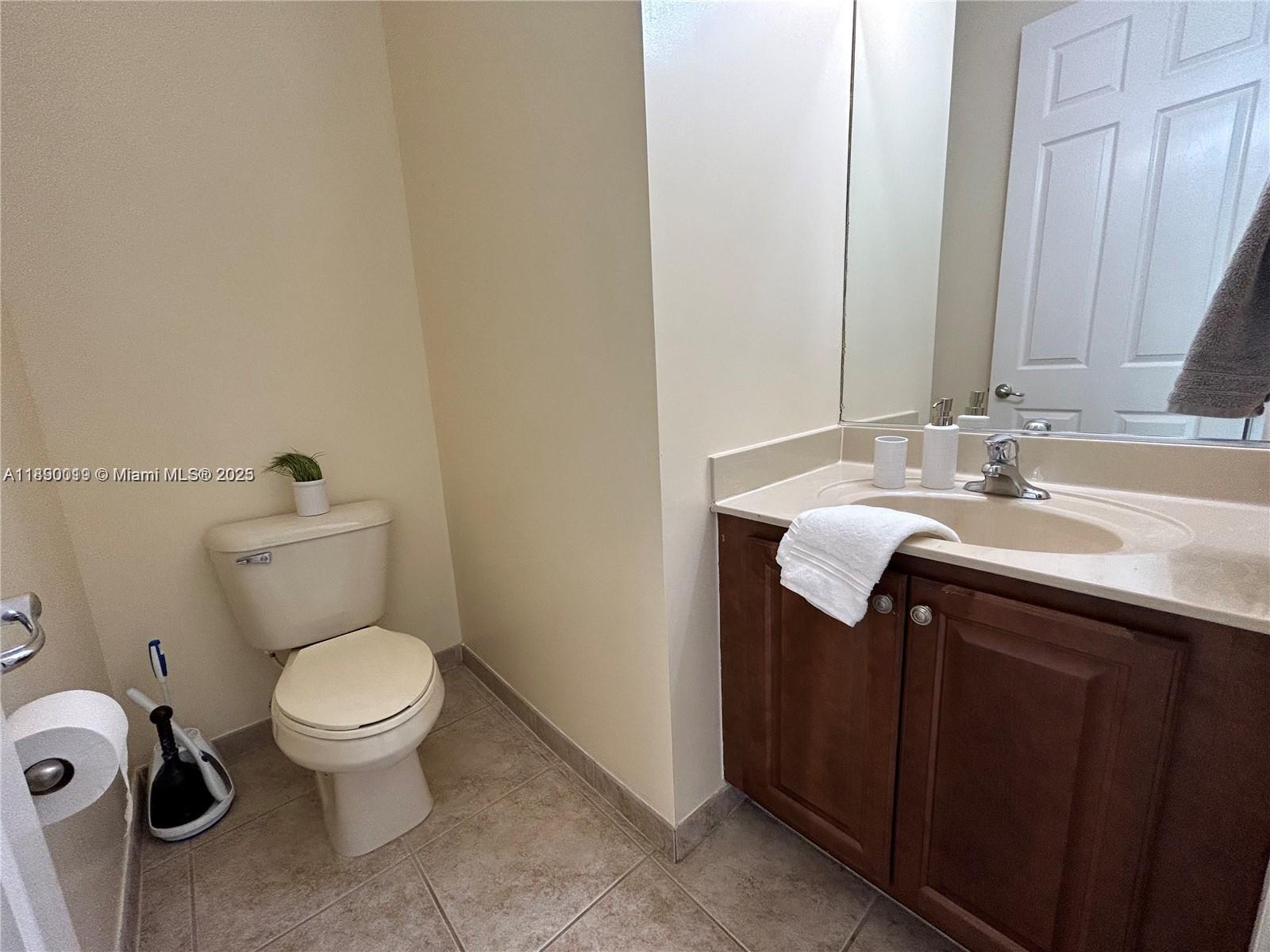 MINI ASSEMBLAGE PUD 1 - Residential Lease