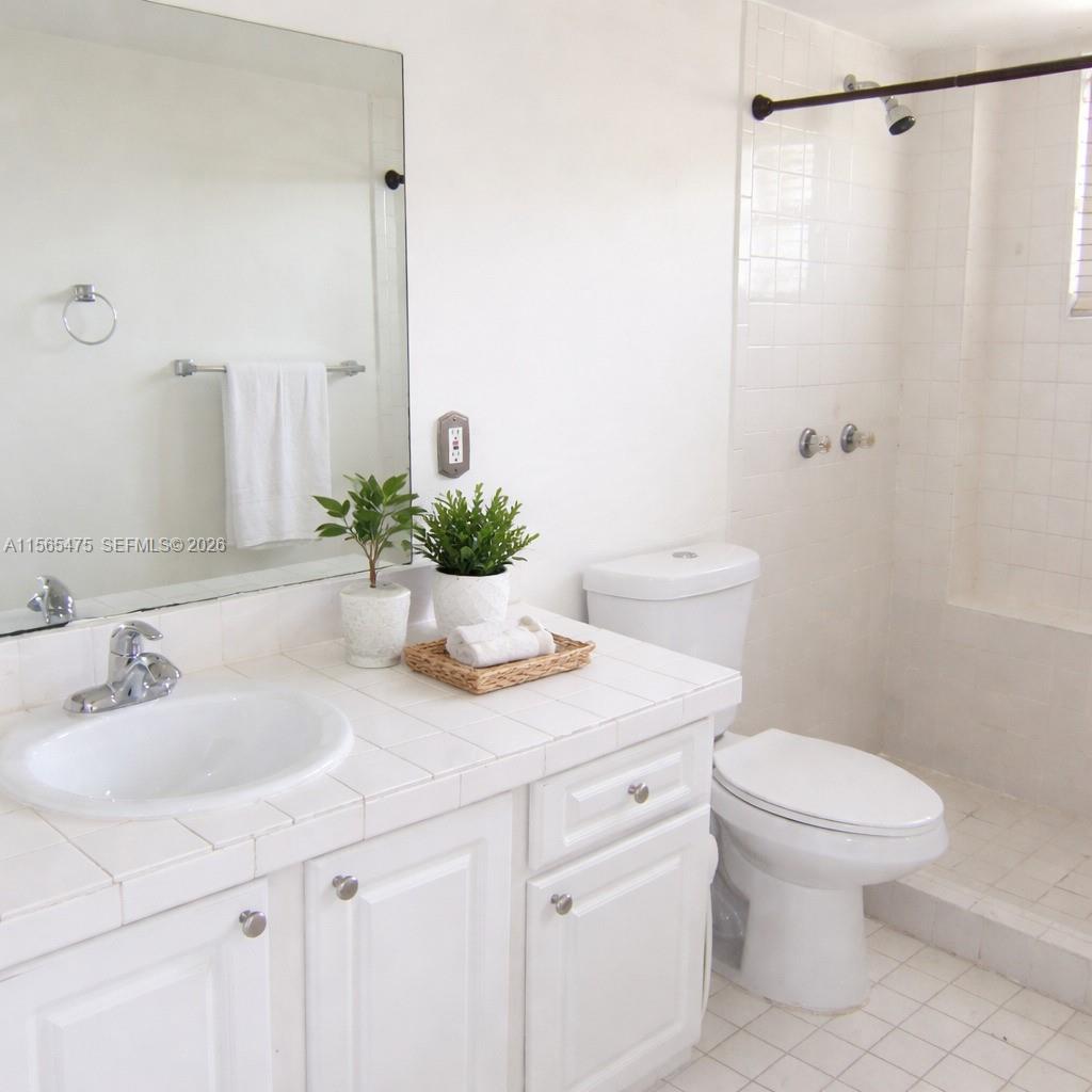 LAS VISTAS AT DORAL CONDO - Residential