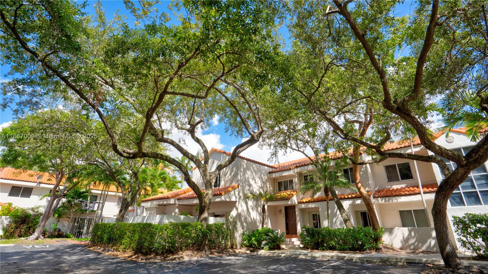 Step into this freshly painted townhome that combines comfort, convenience, and style. Featuring 2 bedrooms and ample living space, this home is perfect for anyone looking for a move-in ready property.
Highlights include:
Bright, open layout with generous living and dining areas
Freshly painted interior for a modern, clean feel
Abundant parking for residents and guests
Access to a community pool and community center
Quiet, well-maintained neighborhood
Whether you’re relaxing at the pool, entertaining friends, or simply enjoying your spacious home, this property offers everything you need for easy living.
Conveniently located Indian Hammocks park, near The Palms Shopping Plaza, close to the turnpike—making your daily commute and weekend fun a breeze.