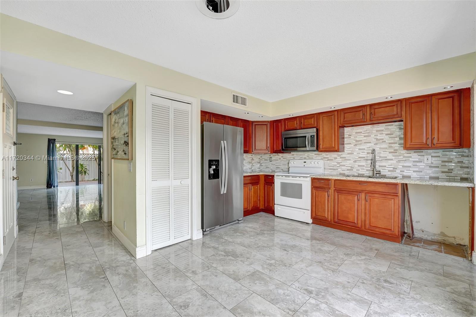 232 SE 10th Ave 232
