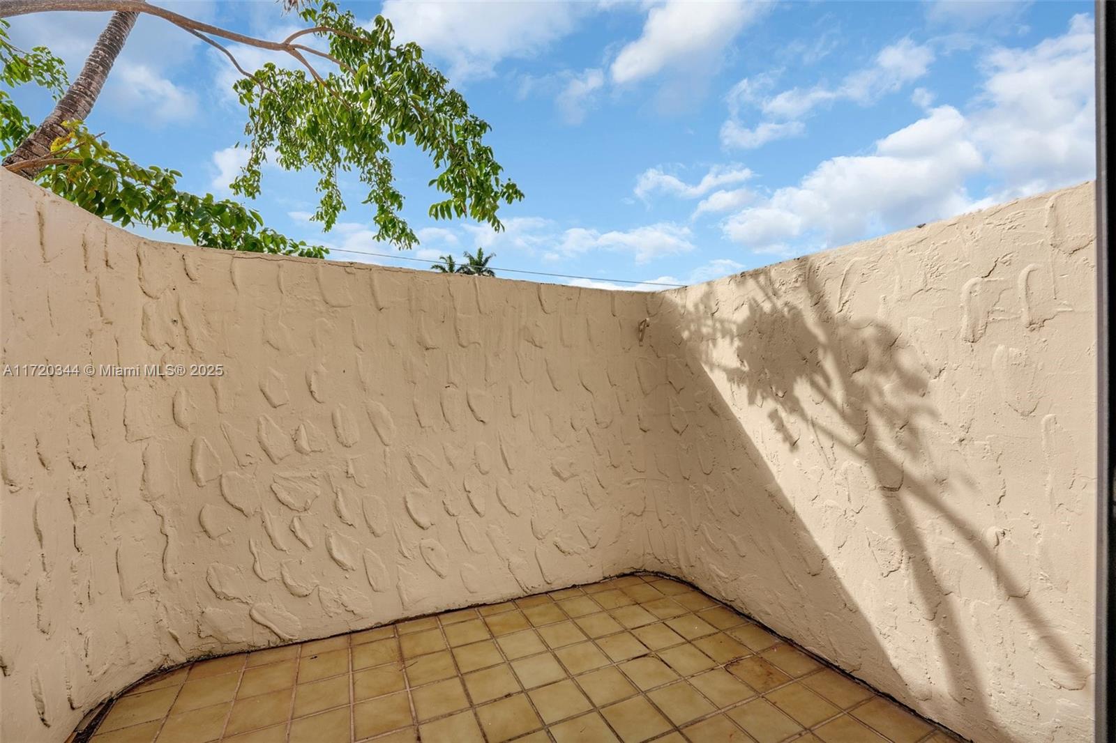 IBIZA CONDO - Residential