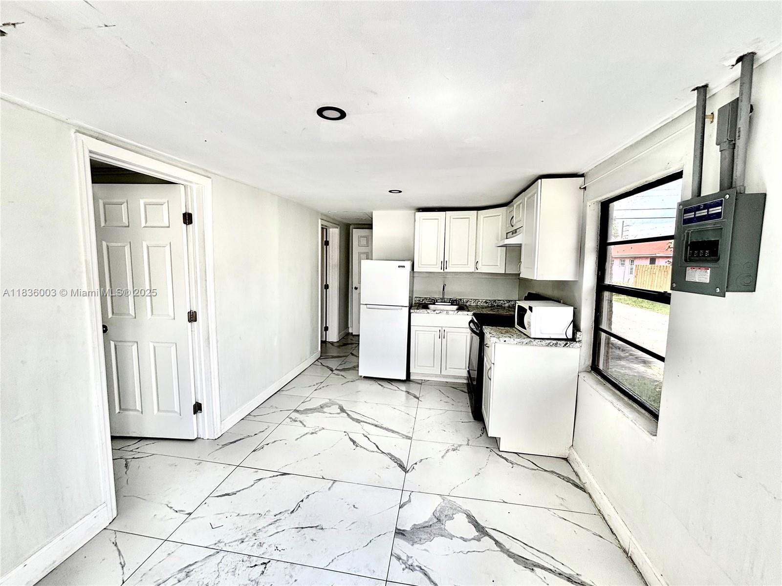 729 NW 19th Ave FRONT
