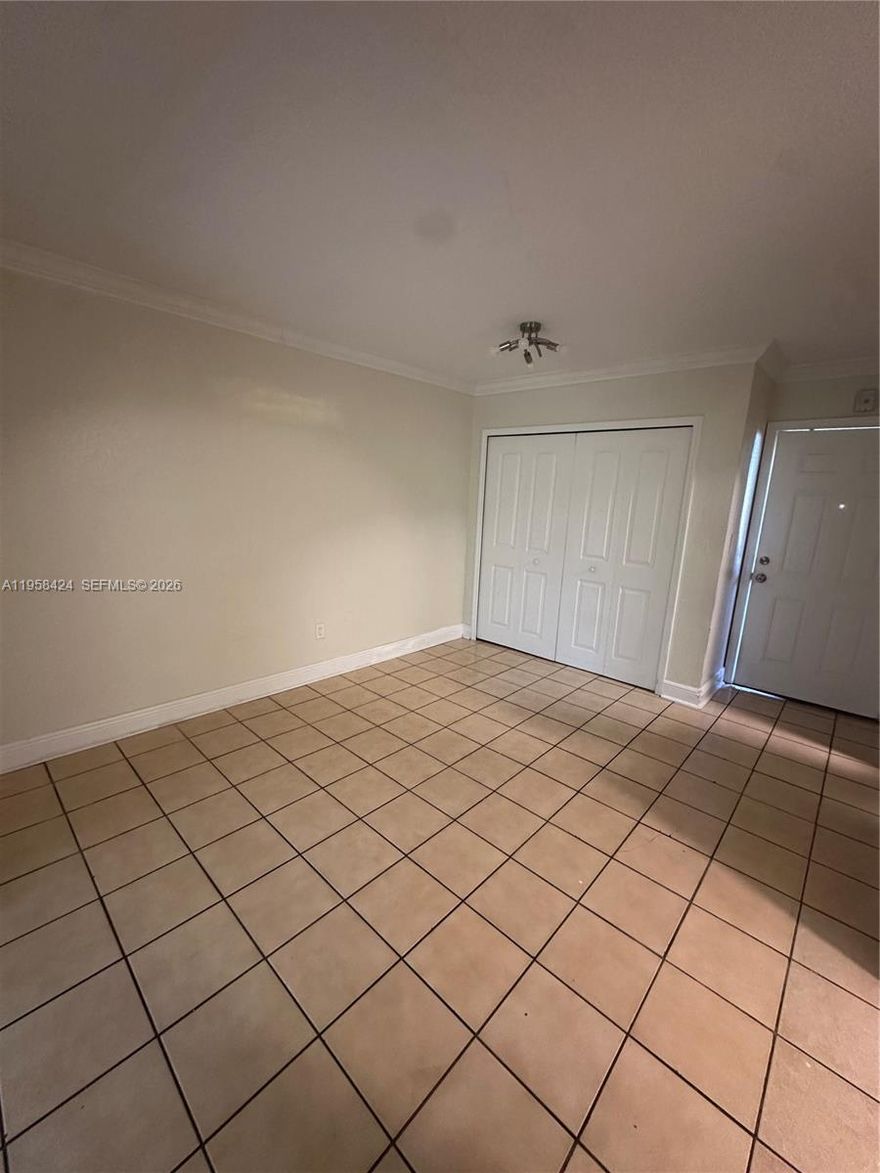 Excellent location one block from US1. Spacious one bedroom with a den or two bedrooms one bath. Great conditions freshly painted. Ready to move.