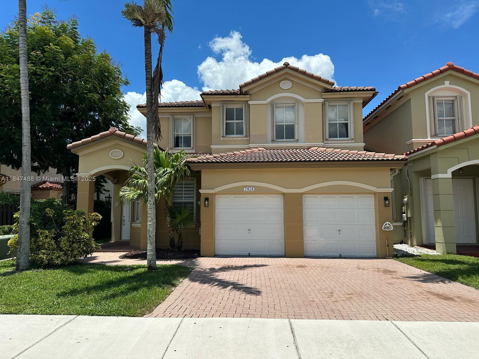 Spacious and Comfortable Single-Family Home 4 /3 in an excellent family community, Polynesian
with an additional Den, new appliances in the Kitchen, Patio, and Remodeled Bathrooms, accommodating up to 4 cars. Dont miss this opportunity to live in this amazing house.