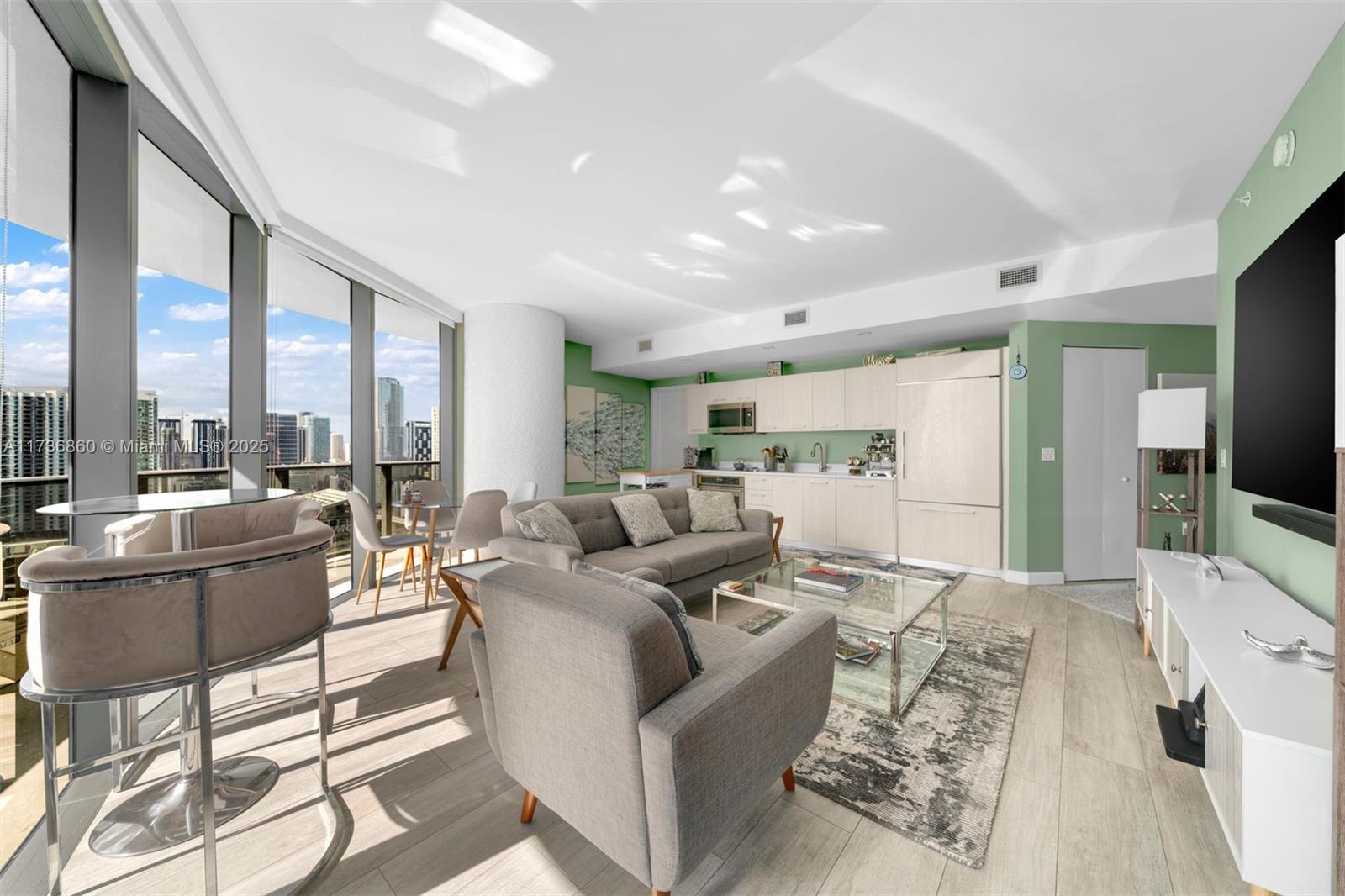 45 SW 9th St 2608