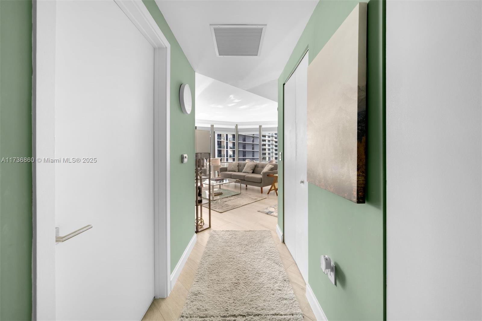 45 SW 9th St 2608