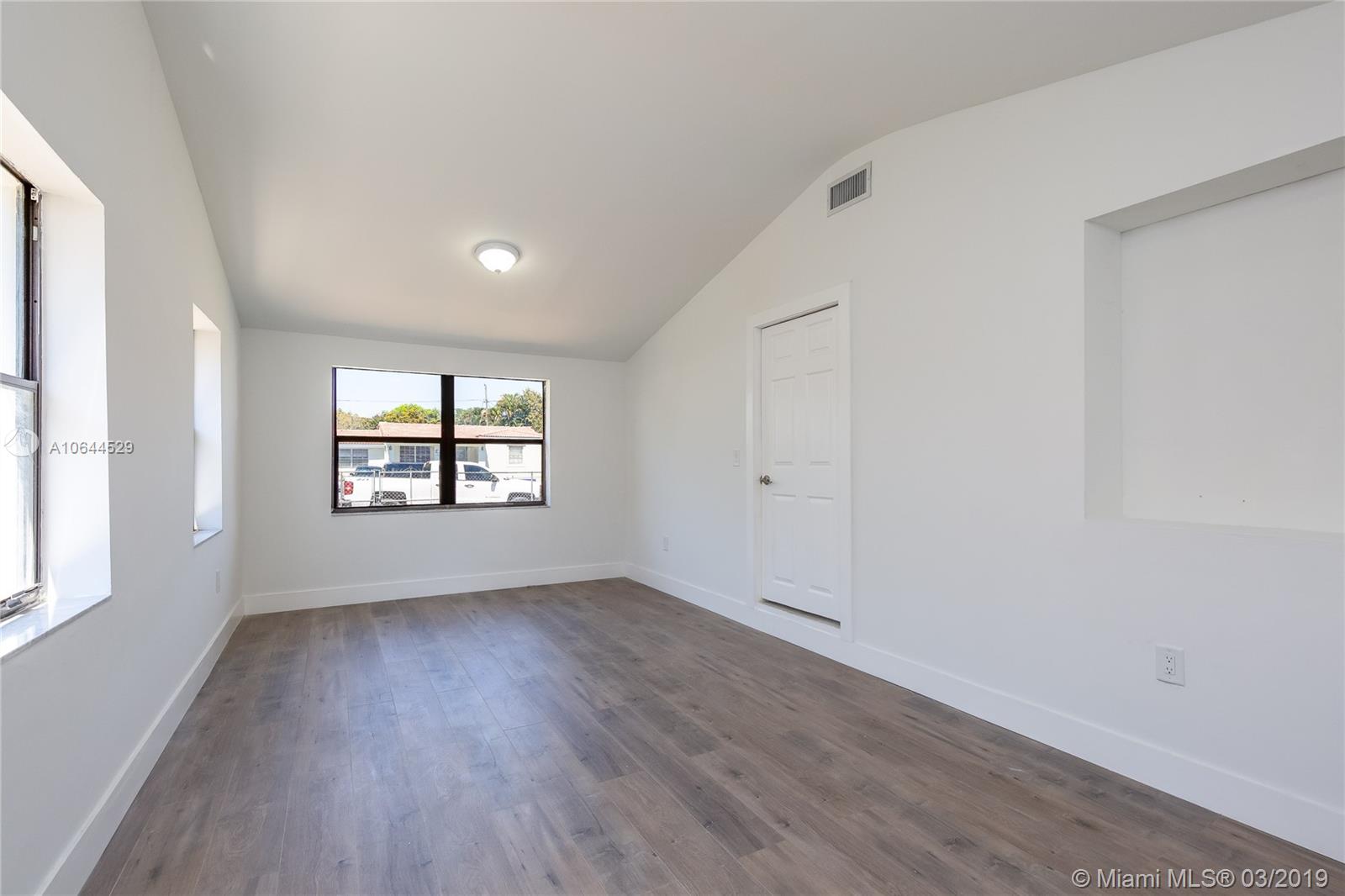 LE JEUNE MANORS - Residential