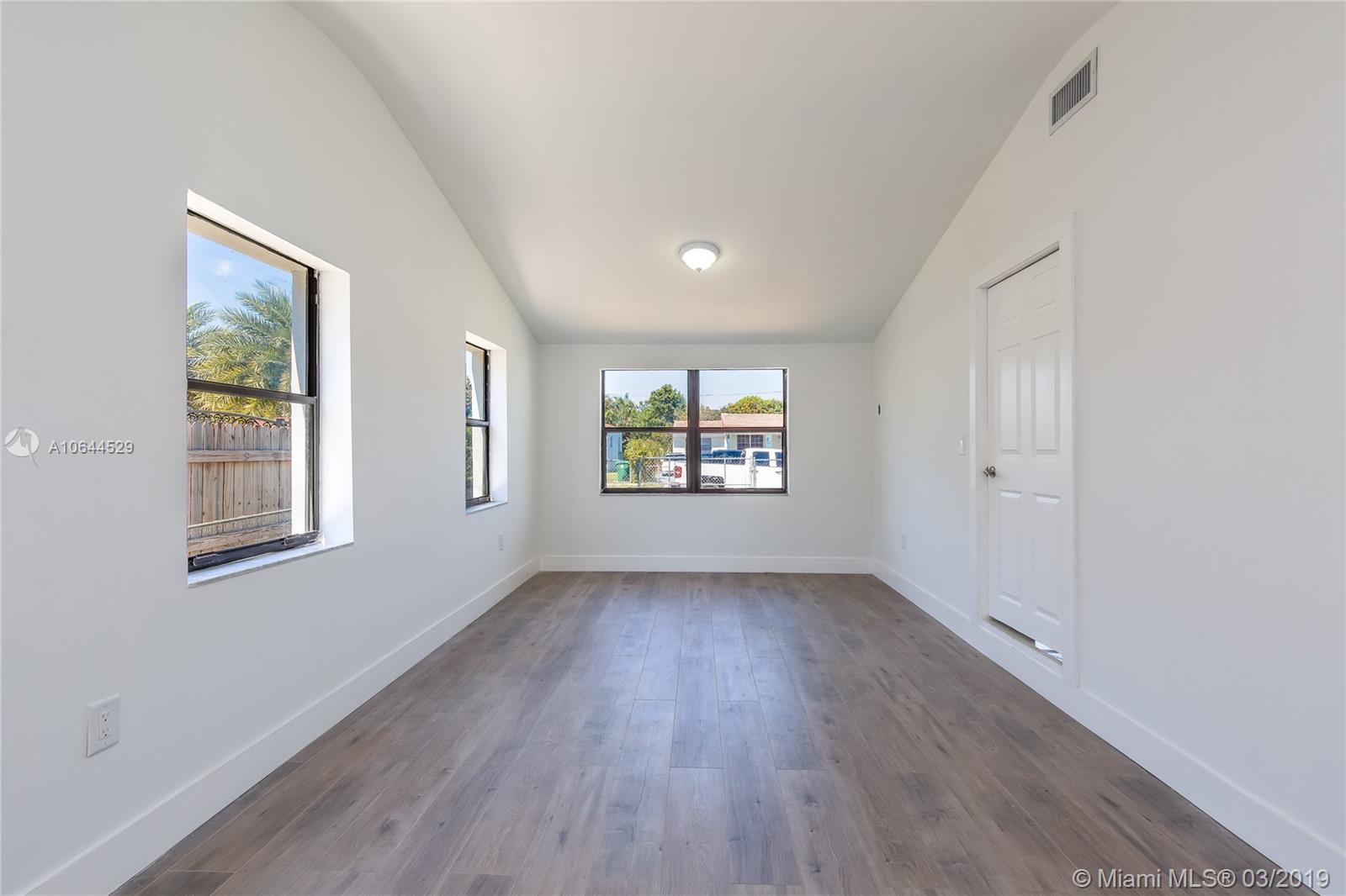 LE JEUNE MANORS - Residential