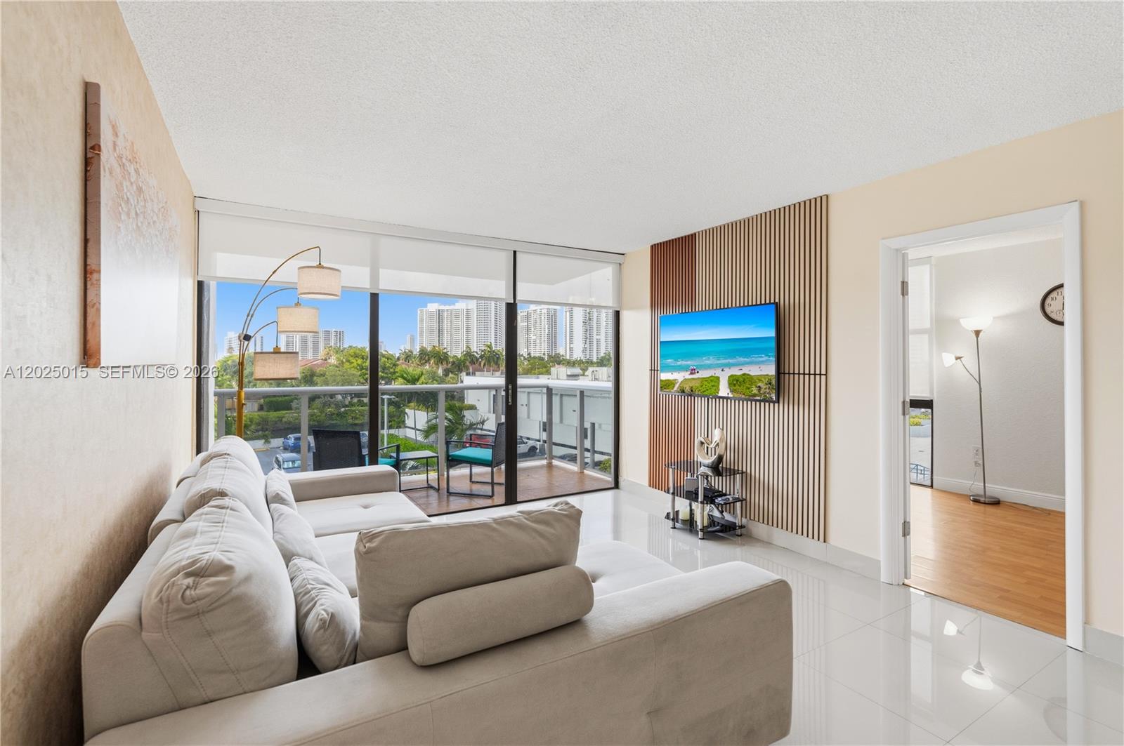 3625 N Country Club Dr 402, Aventura, FL, 33180/$269,000 3 3625 N Country Club Dr 402