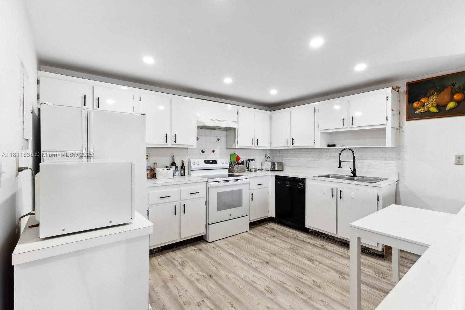 BRICKELL PLACE CONDO - Residential