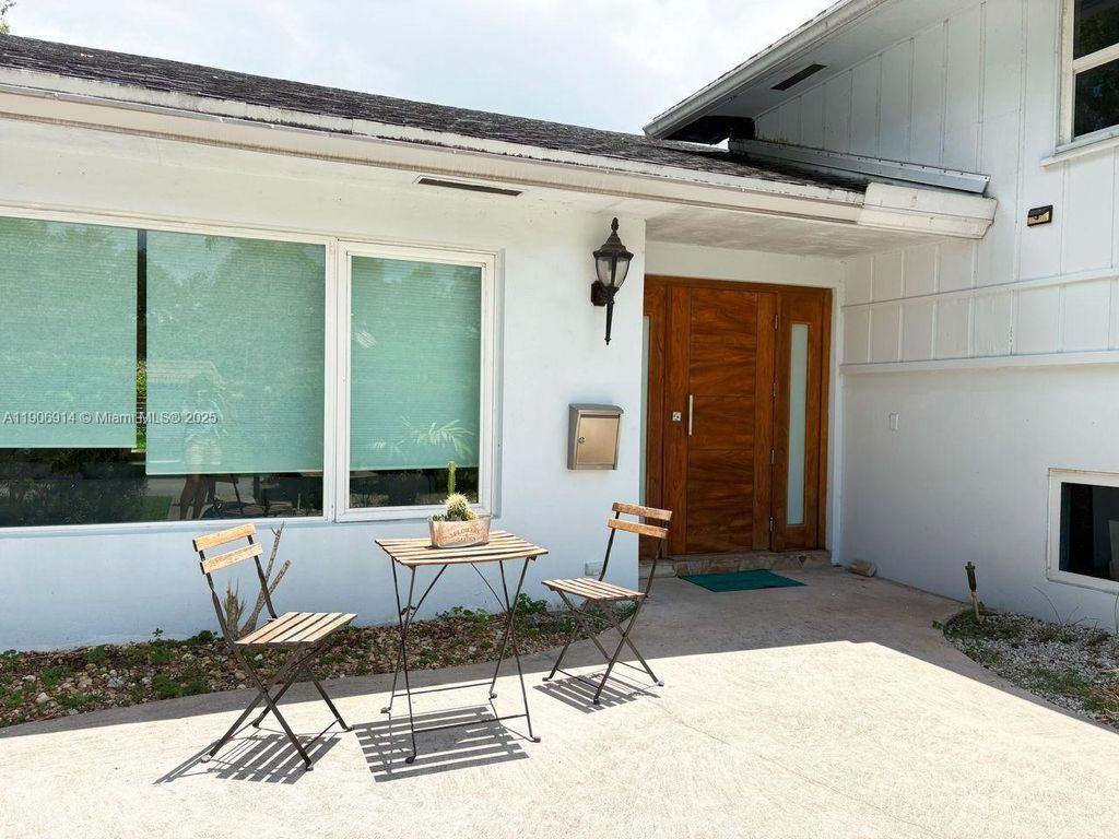 Photo of 3330 Liberty St, Hollywood, FL 33021 (MLS # A11906914)