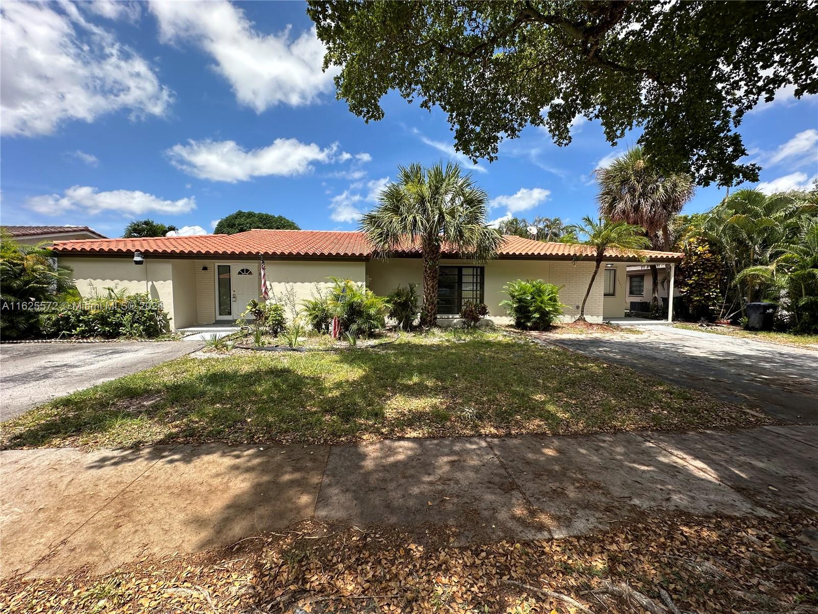 Photo 1 of 15471 Turnbull Dr, Miami Lakes, Florida, $1,199,000, Web #: 11625572