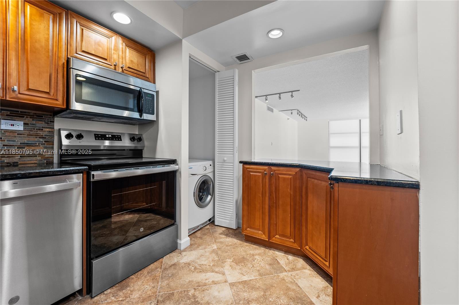 DELVISTA TOWERS CONDO - Residential