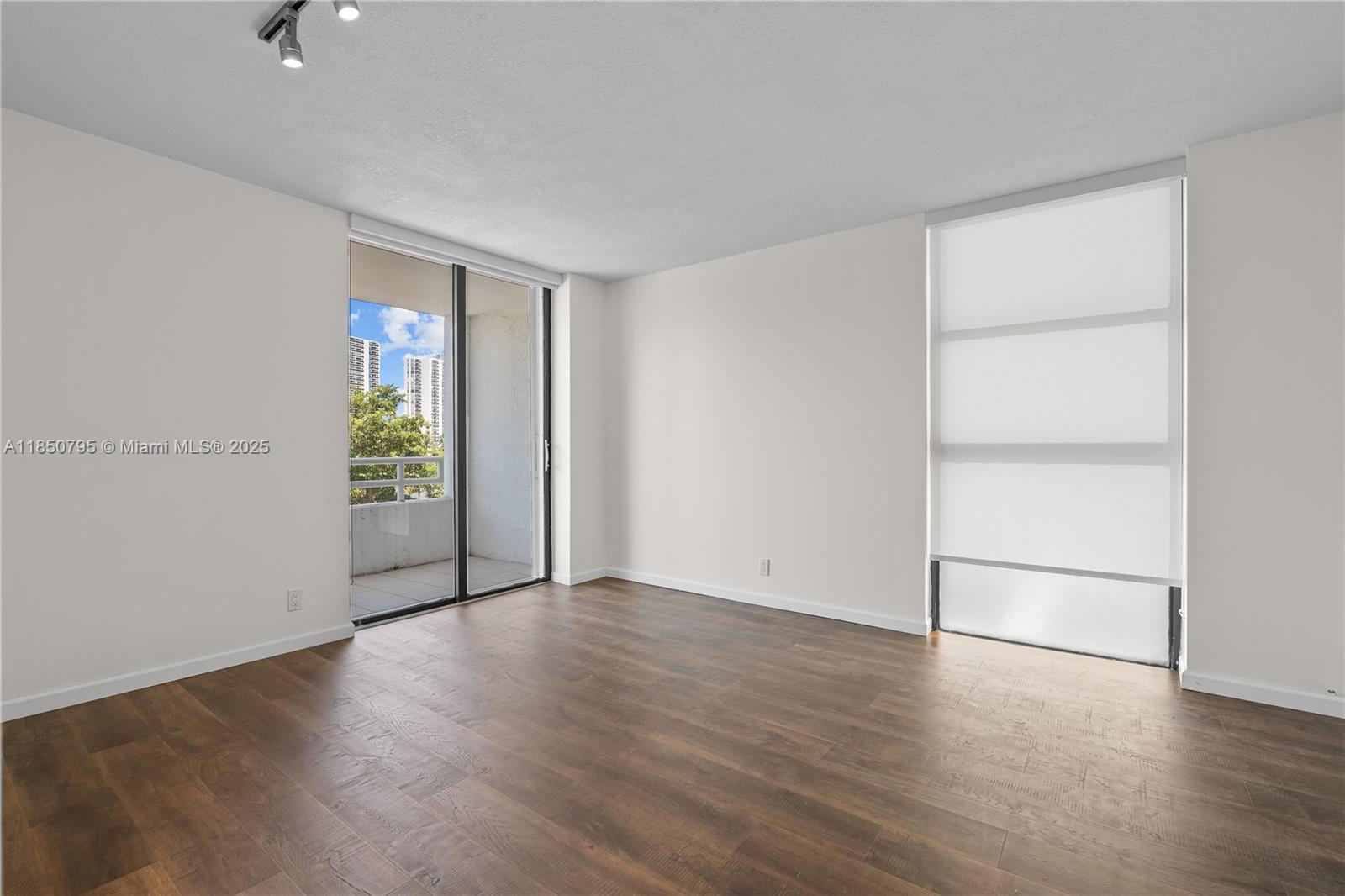 DELVISTA TOWERS CONDO - Residential