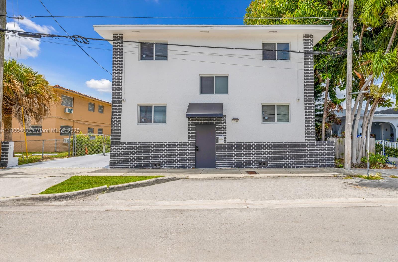 Exceptional business investment opportunity in East Little Havana abutting the Roads neighborhood and in walking distance to Brickell is this potential cash-cow that has been historically licensed with an active motel/inn license and operated once as a rooming house. Now it is vacant, having been completely gutted and restored by current owner this iconic building can once again be a money-generating business. With permits now all closed, CU/CO renewed, 40/10 yr recertified, this 25 room, 9 bathrooms in a classic SRO (single room occupancy hotel) configuration, where baths are shared with other units.