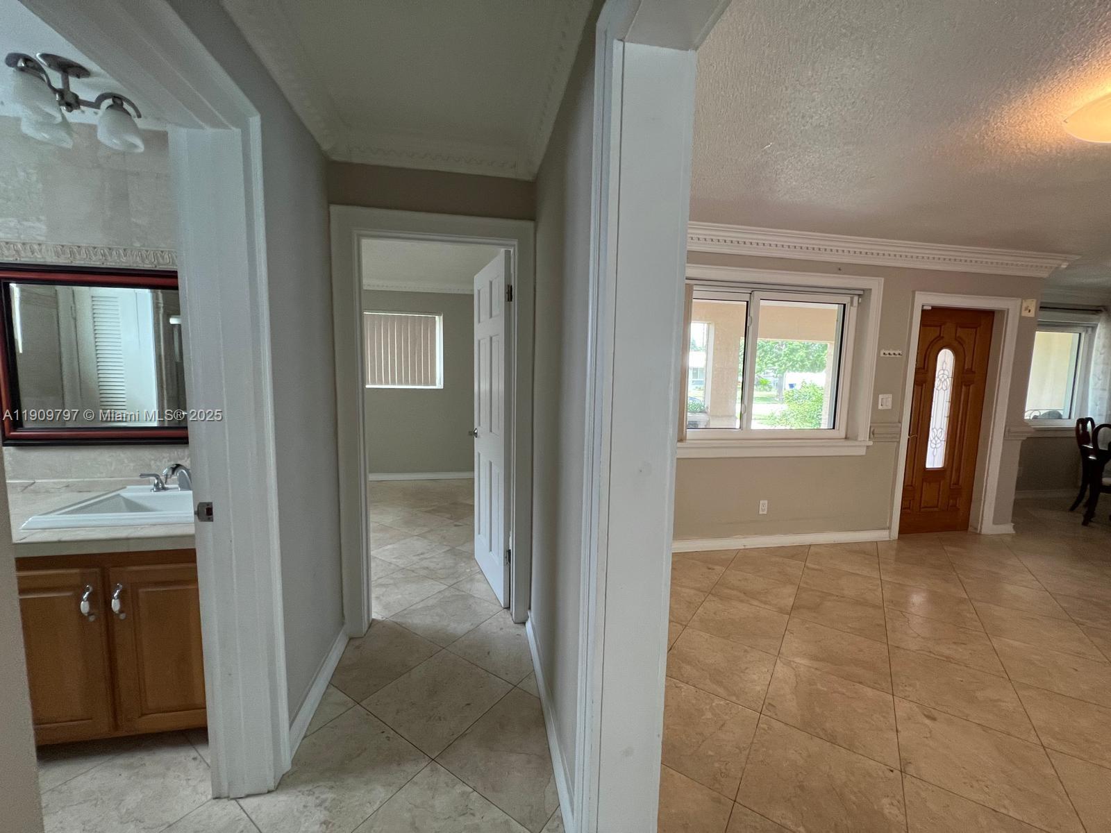 HOLLYWOOD HILLS - Residential Lease