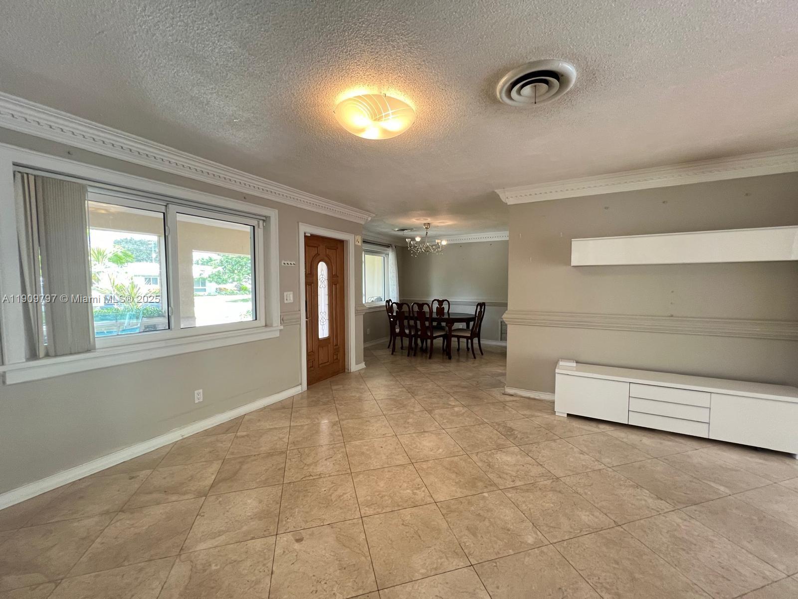 HOLLYWOOD HILLS - Residential Lease