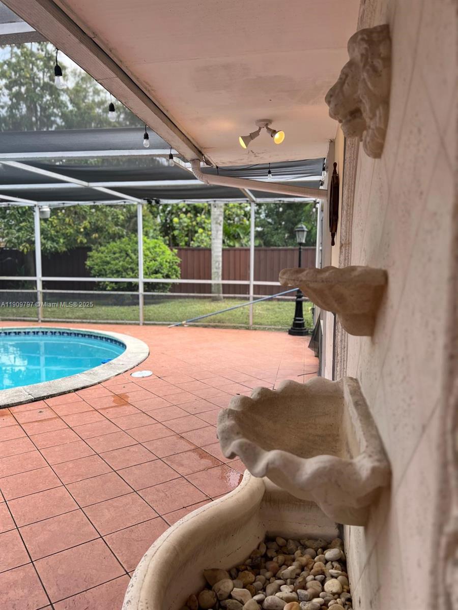 HOLLYWOOD HILLS - Residential Lease